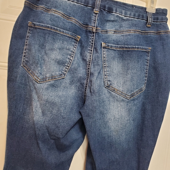 RUE 21 CURVY Mid-Rise Ankle Distressed Jeggings - Picture 8 of 16